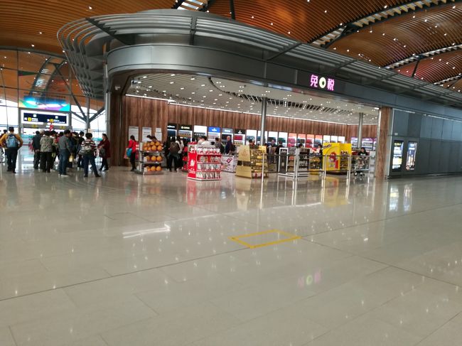 チケット売場の横に免税店がありました。