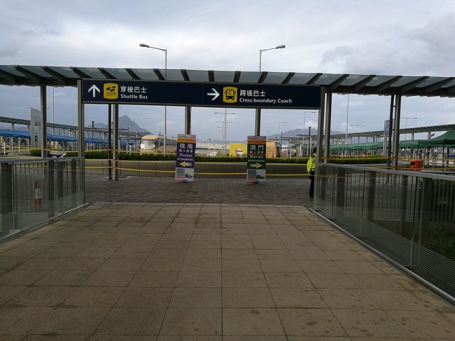 建物の外に出てからもバス乗り場の行き来ができました。