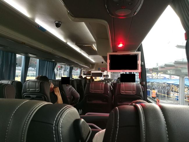 前方座席は埋まっていました。