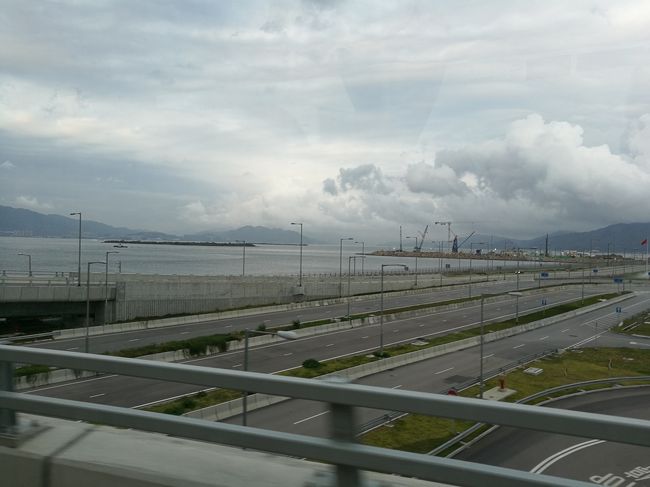 席が埋まるまで10分くらい待たされて17:39に発車しました。