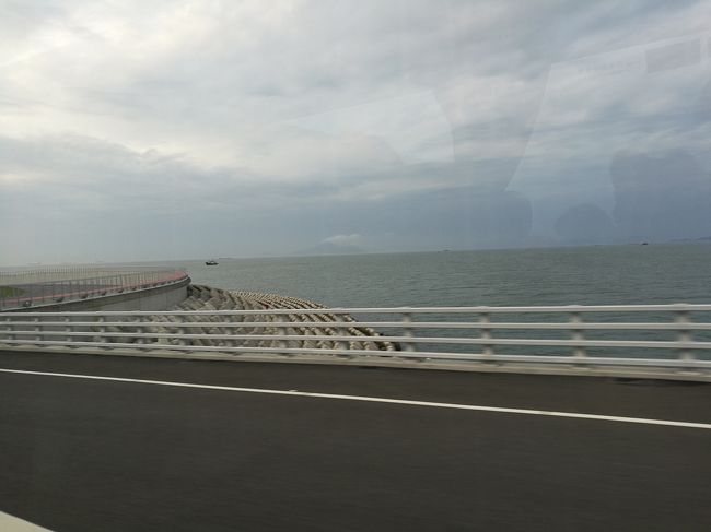 途中に海底トンネルがありました。