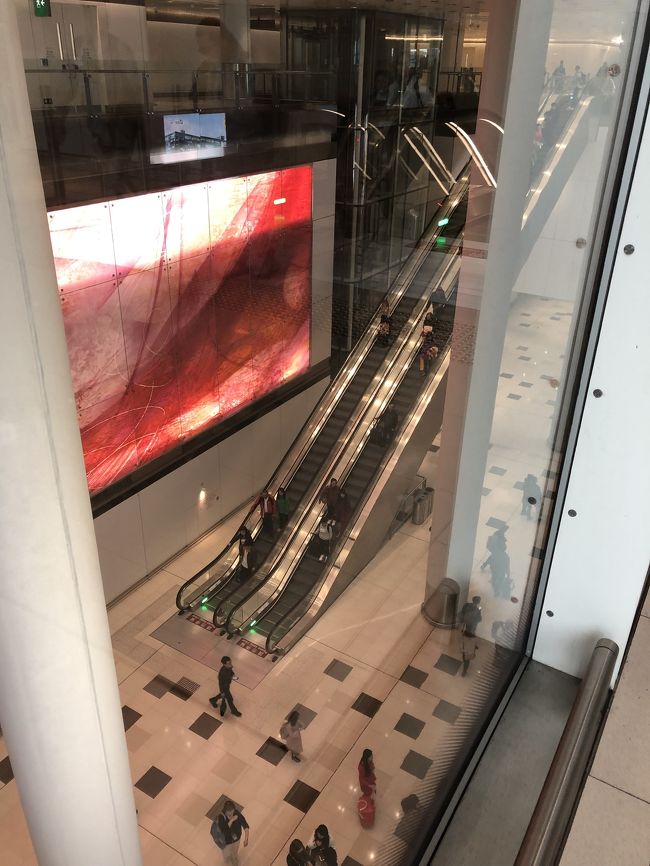 このエスカレーターを降りて<br />電車に乗りまーす(^.^)