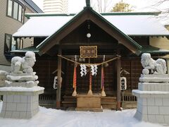 写真はないですが、護国神社と多賀神社経由をして札幌水天宮へ。
地下鉄の駅のすぐ側で、マンションやホテルに囲まれていました。
