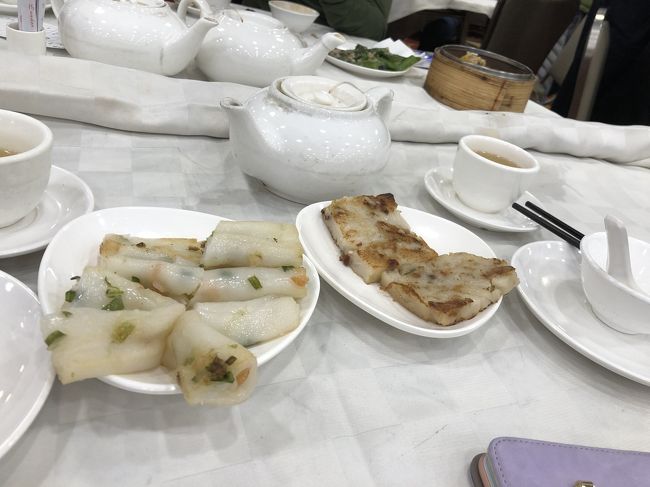 ワゴンでまわってきて、アレコレ蓋を開けて見せてもらって、欲しいものを取ったら、紙にハンコを押してもらう<br />広くて沢山の人々が食事してました<br />雰囲気あるねぇ～<br />気がついたら写真はこれだけ∑(ﾟДﾟ)