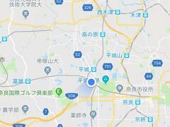 【JR伊勢市駅】

ローカル線での～んびり移動。

車窓を眺めていると、お寺とか歴史的建造物（社会や歴史の教科書にバンバン出てきそうな文化遺産）が、結構見れたりして.....超・感動.......

やっぱ、西方（にしかた）は、すげぇゃ～.......と、関東（坂東）の田舎もんの私は、しきりに感動する.....うるうるうる........

写真：
おおっ.....ここ平城京跡だってよぉ、薬師寺だってよぉぉ....す....すげぇ（この地に住む方には当たり前かもしれんが）.....大人になって来るとわかる（遅すぎだろ...もう棺桶が近づく歳になってるよ..）この地の偉大さ.....