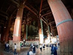【東大寺盧舎那仏像（とうだいじるしゃなぶつぞう）、奈良の大仏様】

中にはいると.....おおおっ......で.....でかい.......