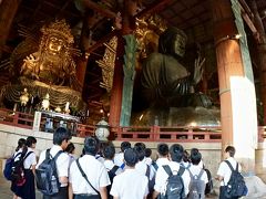 【東大寺盧舎那仏像（とうだいじるしゃなぶつぞう）、奈良の大仏様】

おおっ.....いたいた。

修学旅行生たちが........な...懐かしい.......

おじさんもこんな時代があったのね......君たちも、大仏の様に大きく育てよぉ～！



.....つづく......