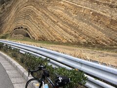 波浮港から、伊豆ジオパークの真髄「地層大断面」。
いつ見ても圧巻です。