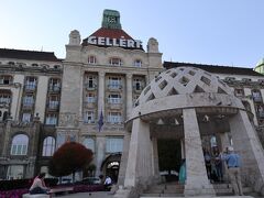 トラムに揺られて10分ほどでやってきたのは、ゲッレールト温泉。