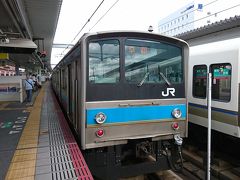 高架化された奈良駅のホームに入ります。待っていた電車は205系。事前に調べてはいたものの、103系か205系かは当日次第のようであったので、ある意味ハズレたのかも。しかし、205系も東京では武蔵野線くらいでしか見なくなってしまったので、とりあえず木津まで乗車。