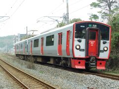 2019.03.02　崇城大学前
当駅は下り列車がこんな感じのアングルで撮れるので…