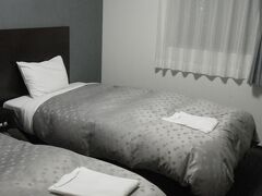アストンプラザ ホテルに到着しました。
部屋は中国で宿泊したホテルと比べて狭いですが
全てが機能的でとても便利です。