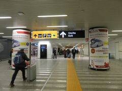 成田からのアリタリア直行便でローマに到着！レオナルドエクスプレスでローマ・テルミニ駅に向かいます。