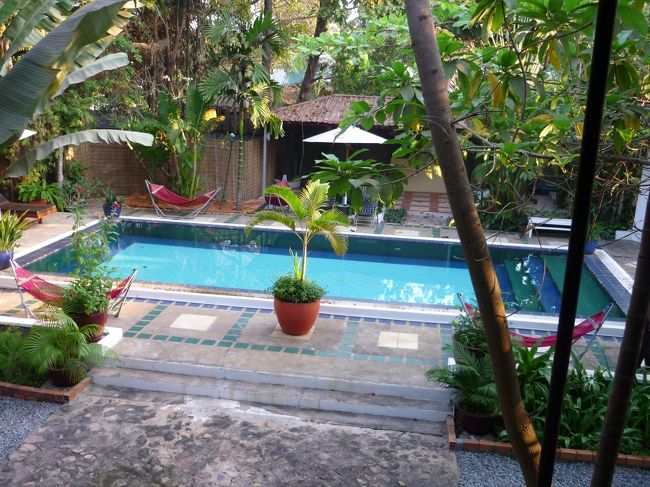 私は、このプールが気に入ってしまった。<br />人がほぼいないのがいい。<br /><br />私もあの自称火星人と同じようにしばらく滞在してみたいと思った。