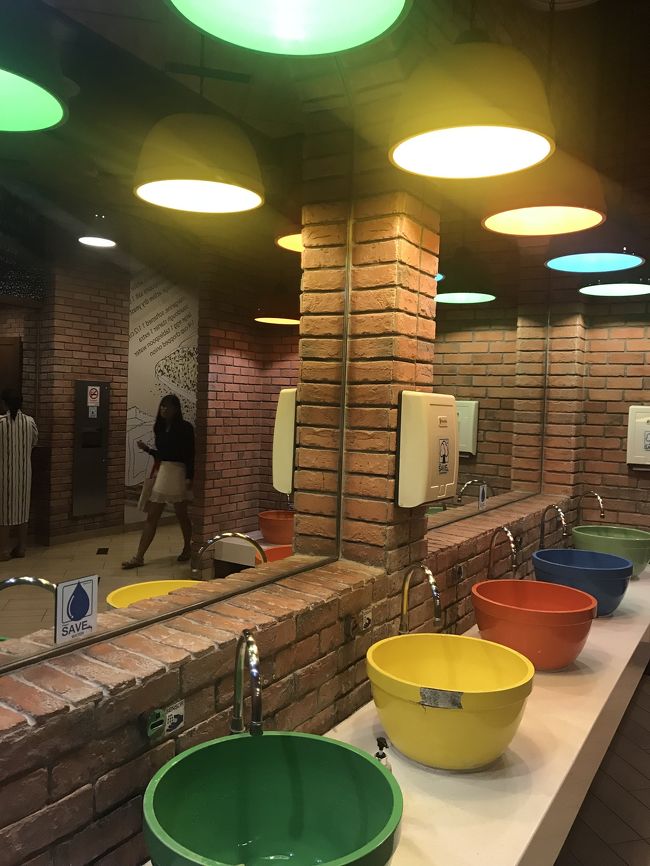 トイレの手洗いコーナーも可愛かった