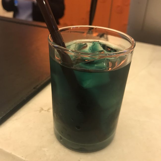 ナナ駅に到着<br />そこから徒歩5分くらいでホテルに<br /><br />チェックイン後、ウェルカムドリンクを頂きました<br />私のカラーのブルーグリーン<br />お味は？？？？<br />甘かったです