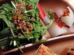 お茶の後　四条のお店をあちこちのぞいてショッピング
お気に入りの　あやの小路のがま口屋さんにもより
娘と二人で時間をかけて　だいぶうろうろしました

その後夕食
野菜が食べたいと娘の主張でこちらにきました
都野菜　賀茂
野菜の食べ放題店です
