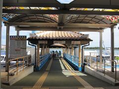 小浜島へ渡るには石垣港から高速船で渡ることになる。
乗船券はツアーに含まれているのでそのまま「ちゅらさん号」へ乗船する。
