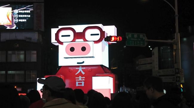 眼をパチパチして可愛い。