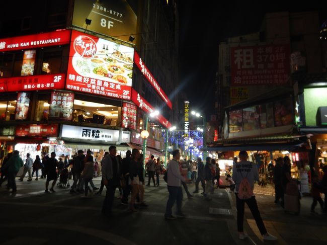 いよいよ西門町に入ります。