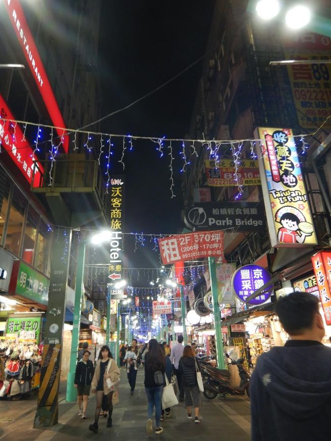 士林など他の繁華街もありますが、やはり若年層が多い街です。