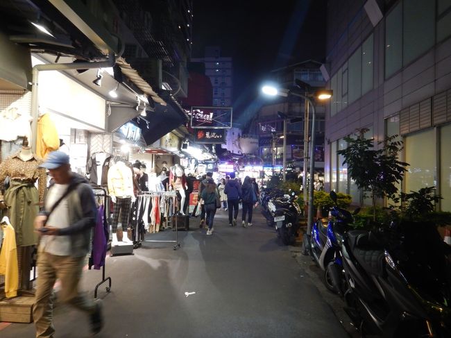 日本で言う、渋谷、池袋、新宿、アメ村、難波に近いイメージです。（個人的意見）