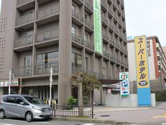 今日の宿泊は、近鉄・新大宮駅前にある「スーパーホテル・奈良新大宮駅前」。
駅前にあるまだ新しいホテルで、１階はコンビニでした。
