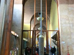 40分程でローマのテルミニ駅へ到着！
天井が高くって、モダンなデザインがイタリアーノ。
