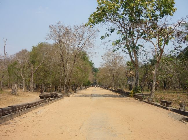 猛暑の中の行軍の感じ。