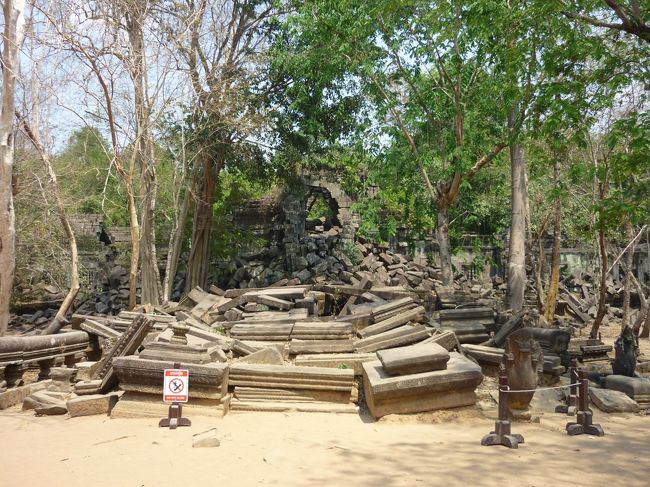 やっと見えてきた。<br />ほぼ崩壊状態。