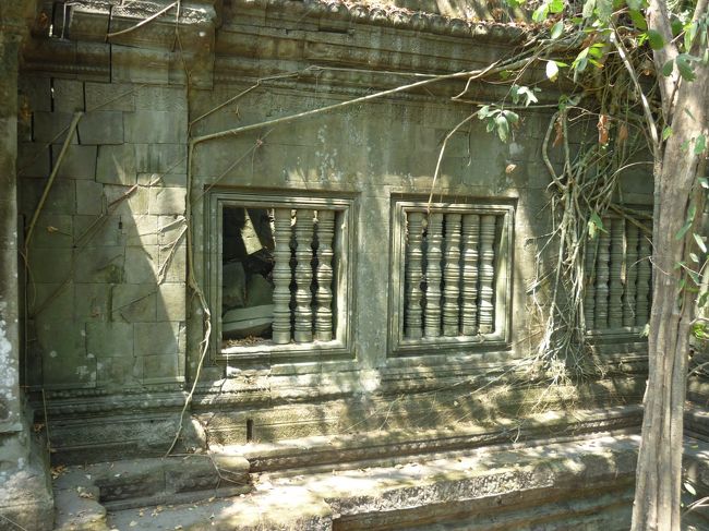 アンコールワットと同じような連子窓がある。<br />アンコールワットと類似点が多く東のアンコールワットとも呼ばれるそうだ。