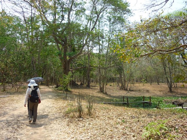 廃墟をたっぷりと堪能して出口へと向かう。