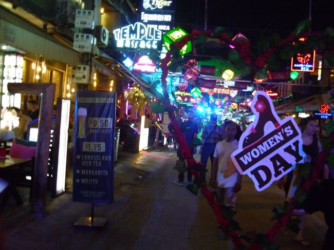 今日は，婦人の日（WOMEN`Z DAY)で、カンボジアの人は休日でした。<br />特に公務員が休日だったとのこと。