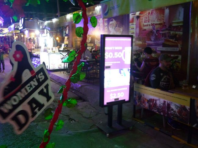 ほぼどこの店でもビールは0.5ドル。