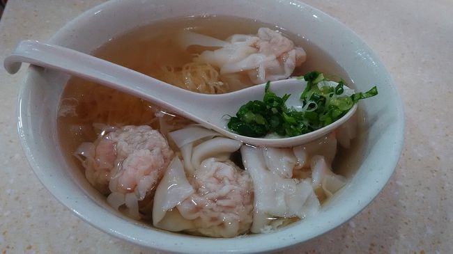 私は懲りずに蝦ワンタン麺。<br />