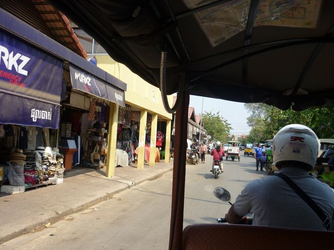 ツクツクで街中見物気分でちょうどいい。