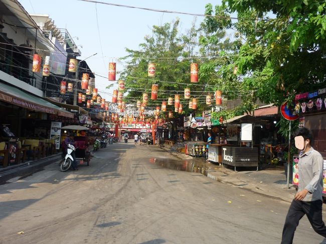 昼間のパブストリート。