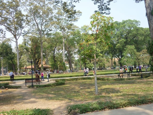 今の時期は、暑過ぎて散歩するというわけにはいかないだろう。