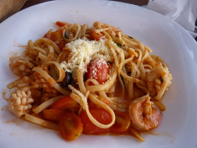 今日はパスタも頼んでみた。<br />なかなかうまい。<br />ここもリーゾナブルな値段で満足。