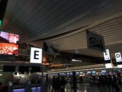 えっちらおっちら夜の羽田空港国際線ターミナルへやって参りました。