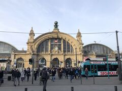 朝９時過ぎ、フランクフルト中央駅へ到着しました。