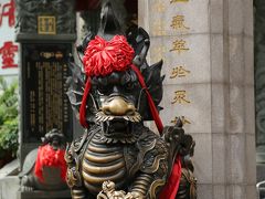 黄大仙祠（ウォンタイシン）入り口、第一洞天に鎮座する龍。
