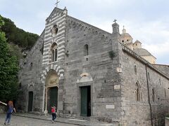 サン･ロレンツォ教会

　ドーリア城跡の傍に立つ。1130年に建造