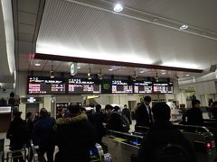 何番線？さすが大阪駅中央改札、ラッシュの時間！