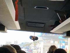 飛行機キャンセルでクロアチア航空??が用意したバスに、スプリットぐみ、ザグレブ行き乗客が乗り込み、1時間ほど、ボスニアヘルツェゴビナ通過の国境。バス内は、何ごともなく通過