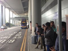 香港到着そのまま大澳に向かうため、まずバスで最寄りの東涌駅に行きます。
