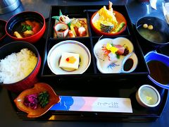 茶屋の金沢づくし定食（美味クーポン使用）
郷土料理の治部煮や、新鮮なお刺身などが入った、お得なセット。小鉢に入った金沢料理を少しずつお楽しみください、とのこと。