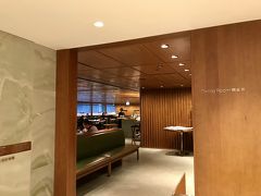 おはようございます。
香港の朝は、キャセイのピアラウンジからです