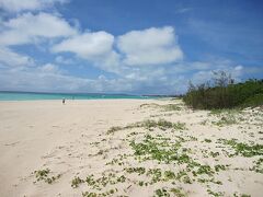 午後は与那覇前浜で泳ぐ、ここにはサンゴは無く砂浜が続いて穏やかなビーチです。