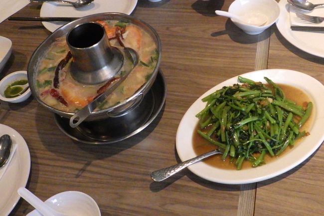 エビのスープ、空芯菜の炒め物。